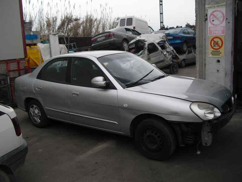 daewoo nubira berlina del año 2000