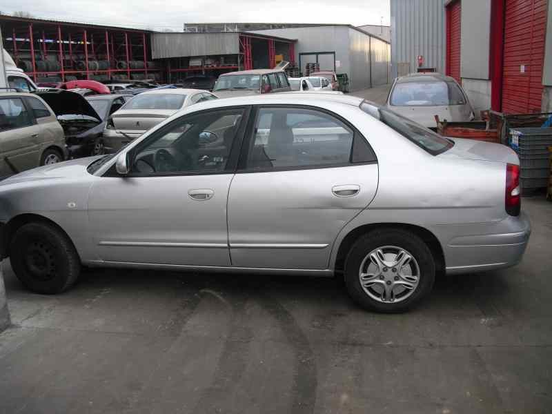 daewoo nubira berlina del año 2000