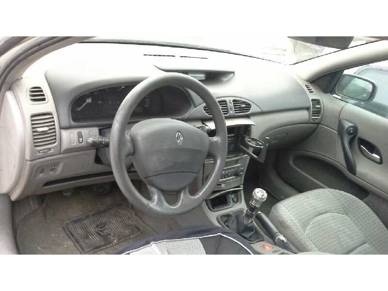 renault laguna ii (bg0) del año 2003