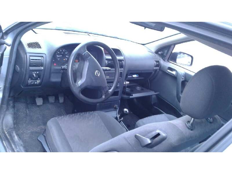 opel astra g berlina del año 2002