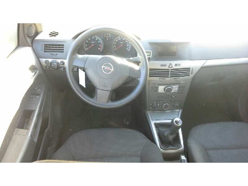 opel astra h berlina del año 2005