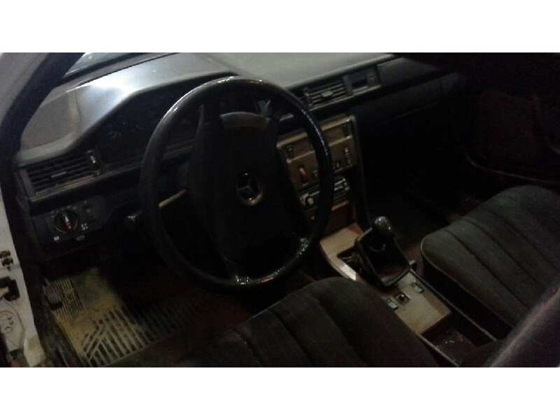 mercedes-benz clase e (w124) berlina del año 2000