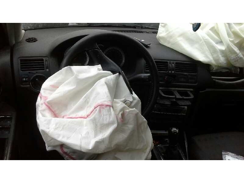 volkswagen bora berlina (1j2) del año 2001