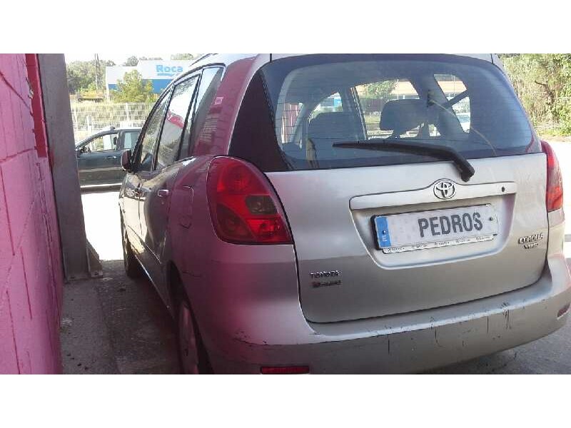 toyota corolla verso (e12) del año 2003