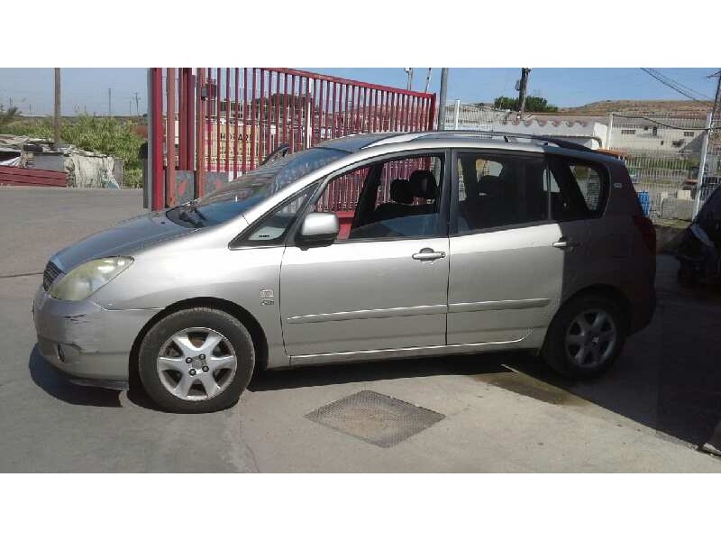 toyota corolla verso (e12) del año 2003