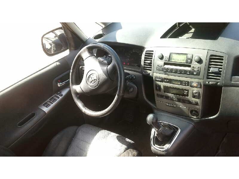 toyota corolla verso (e12) del año 2003