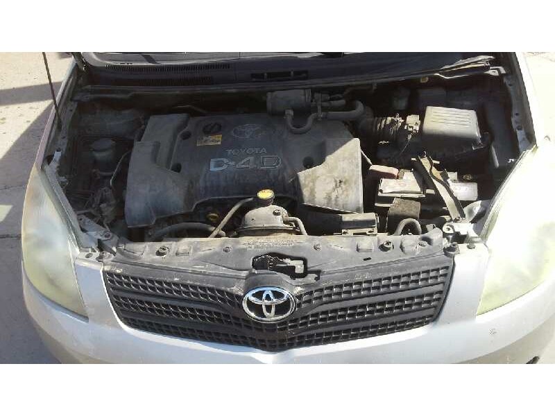 toyota corolla verso (e12) del año 2003