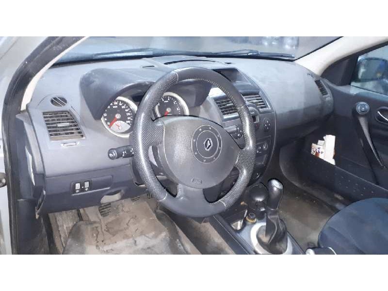 renault megane ii classic berlina del año 2004