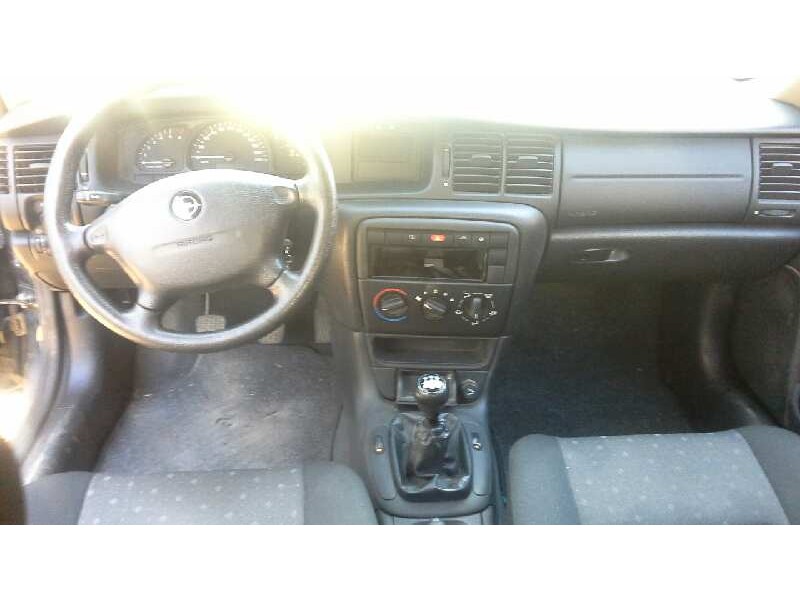 opel vectra b berlina del año 2002