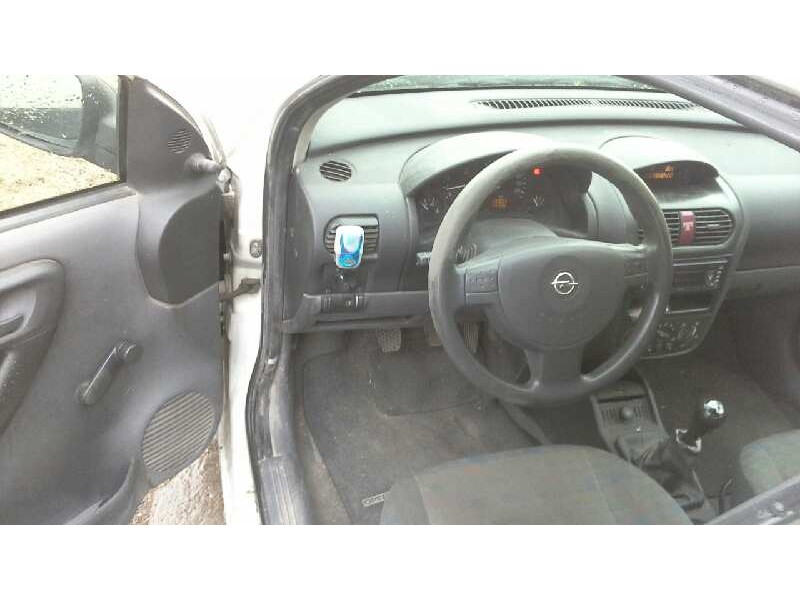 opel corsa c del año 2000