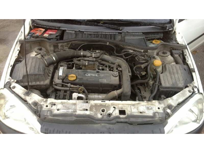 opel corsa c del año 2000