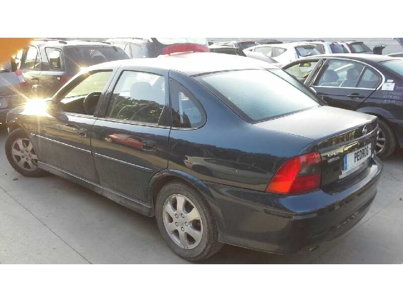 opel vectra b berlina del año 2000