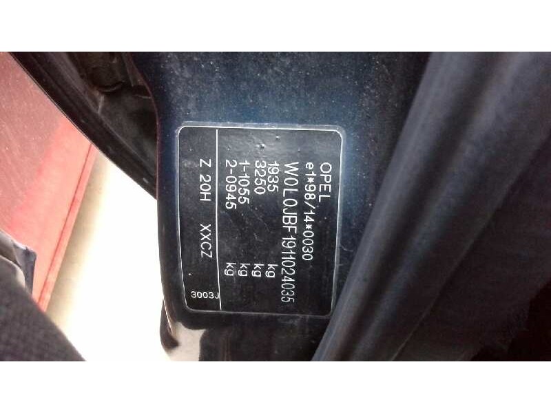 opel vectra b berlina del año 2000