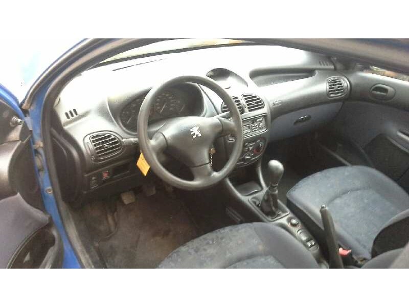peugeot 206 berlina del año 2000