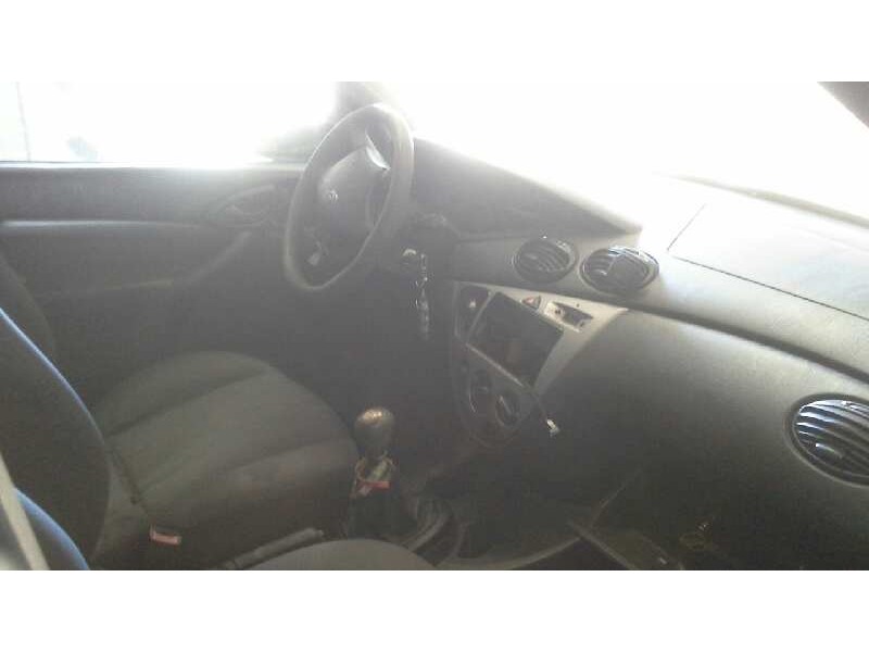 ford focus berlina (cak) del año 2001