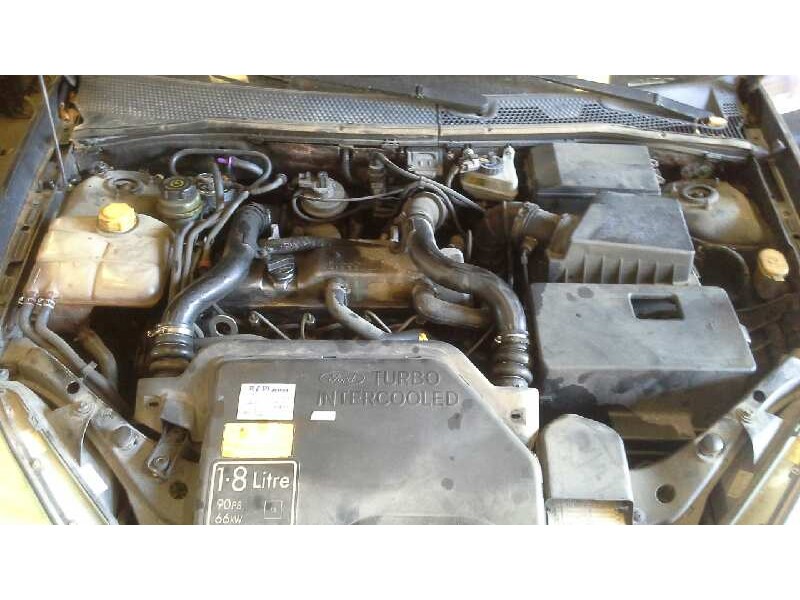 ford focus berlina (cak) del año 2001