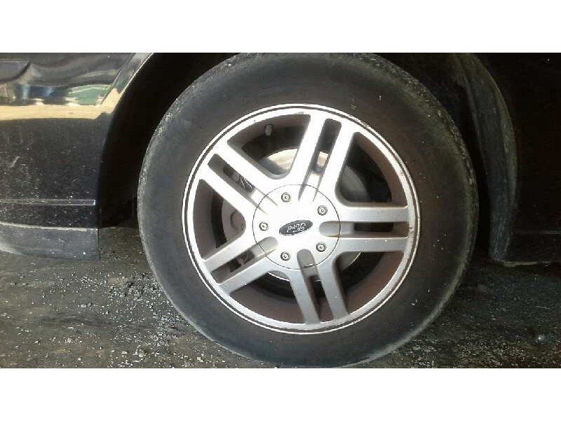 ford focus berlina (cak) del año 2001