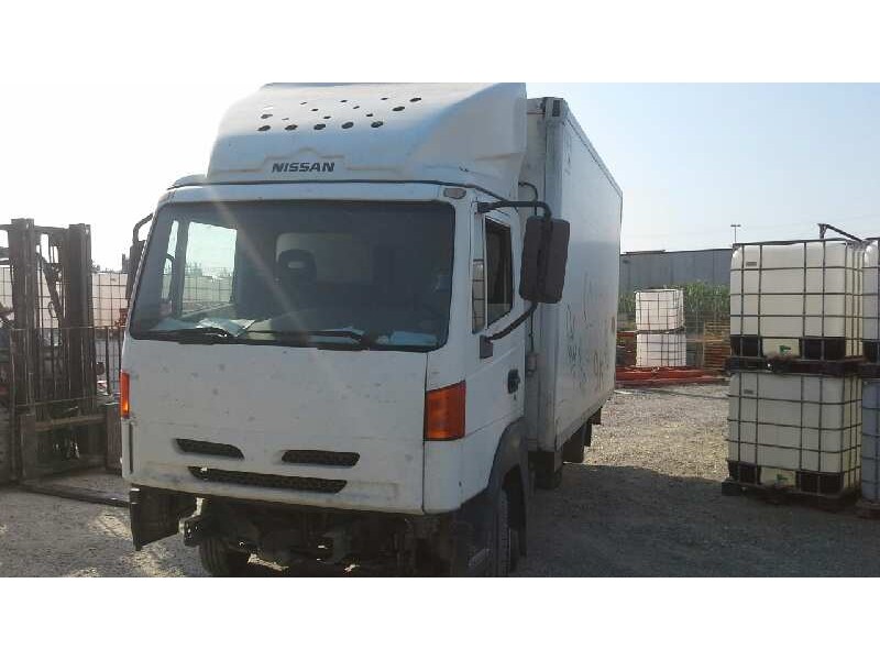 nissan atleon del año 2001