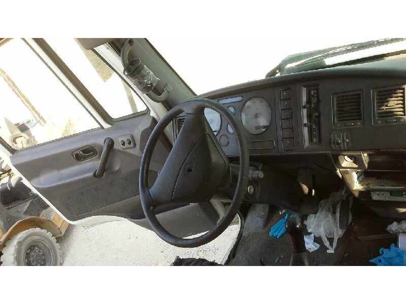 nissan atleon del año 2001