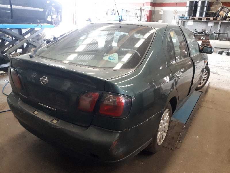 nissan primera berlina (p11) del año 2000