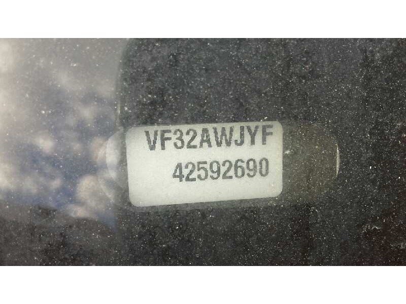 peugeot 206 berlina del año 2002