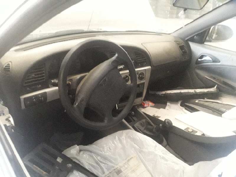 daewoo nubira berlina del año 2000