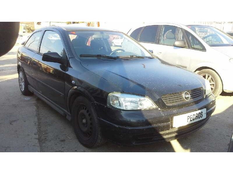 opel astra g berlina del año 2000