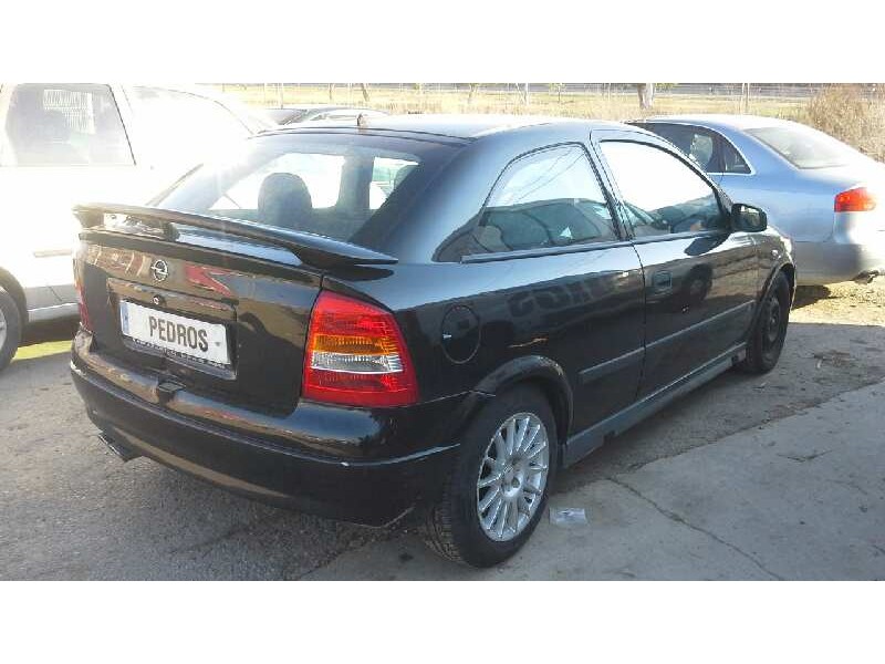 opel astra g berlina del año 2000