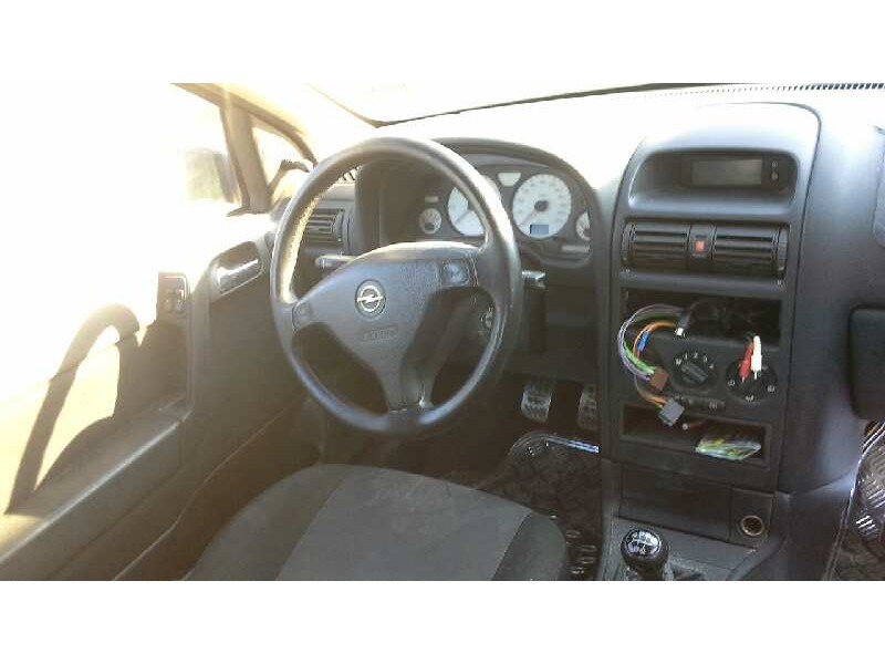 opel astra g berlina del año 2000