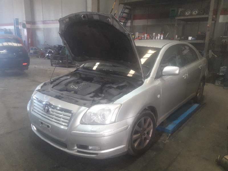 toyota avensis berlina (t25) del año 2004
