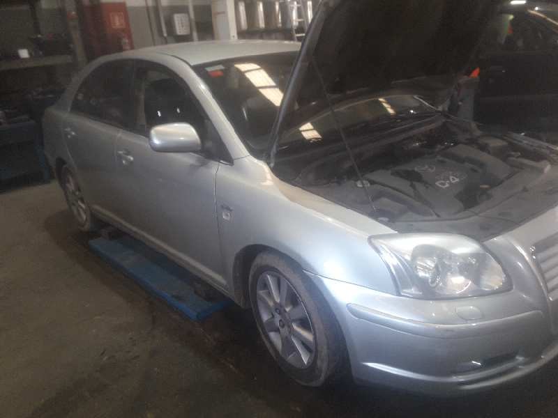 toyota avensis berlina (t25) del año 2004