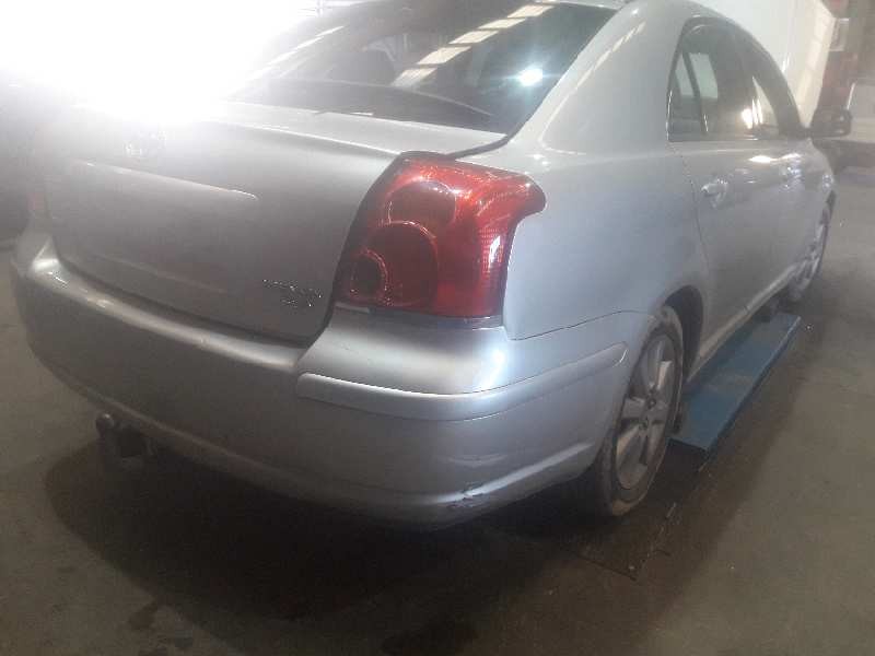 toyota avensis berlina (t25) del año 2004