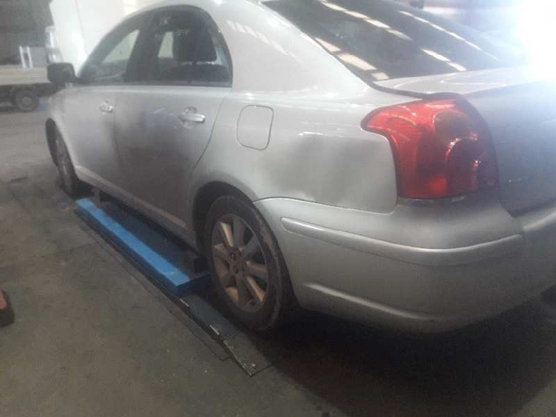 toyota avensis berlina (t25) del año 2004