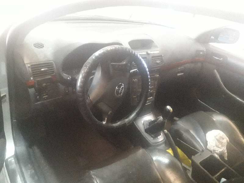 toyota avensis berlina (t25) del año 2004