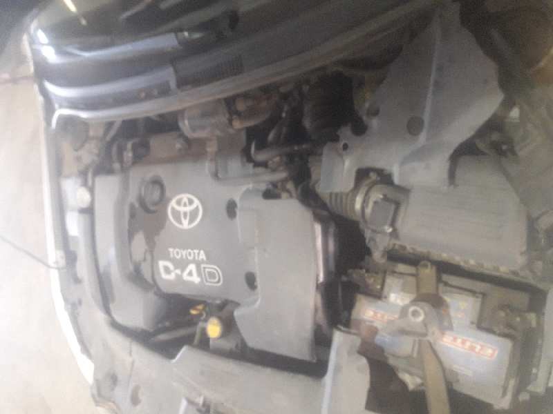 toyota avensis berlina (t25) del año 2004