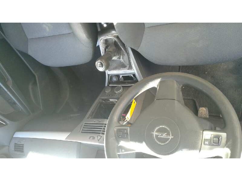 opel astra h berlina del año 2005