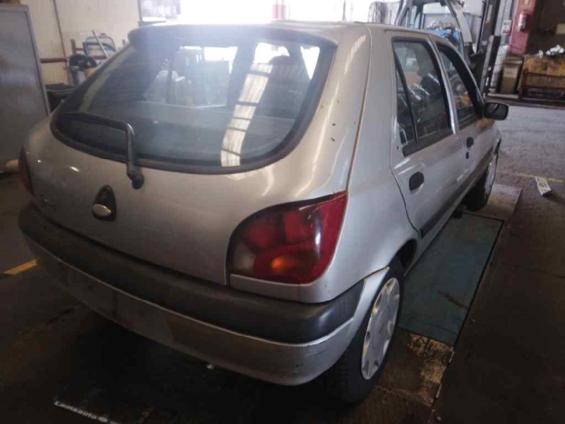 ford fiesta berlina (dx) del año 2002