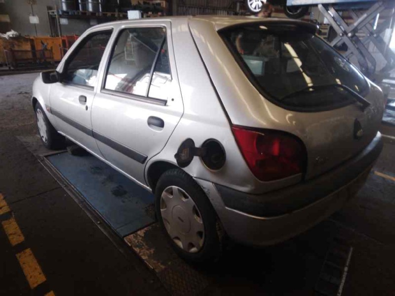 ford fiesta berlina (dx) del año 2002