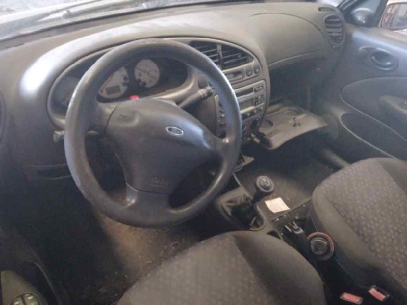 ford fiesta berlina (dx) del año 2002