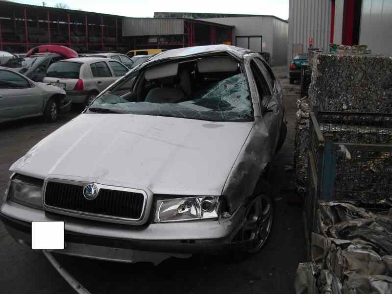 skoda octavia berlina (1u2) del año 1998