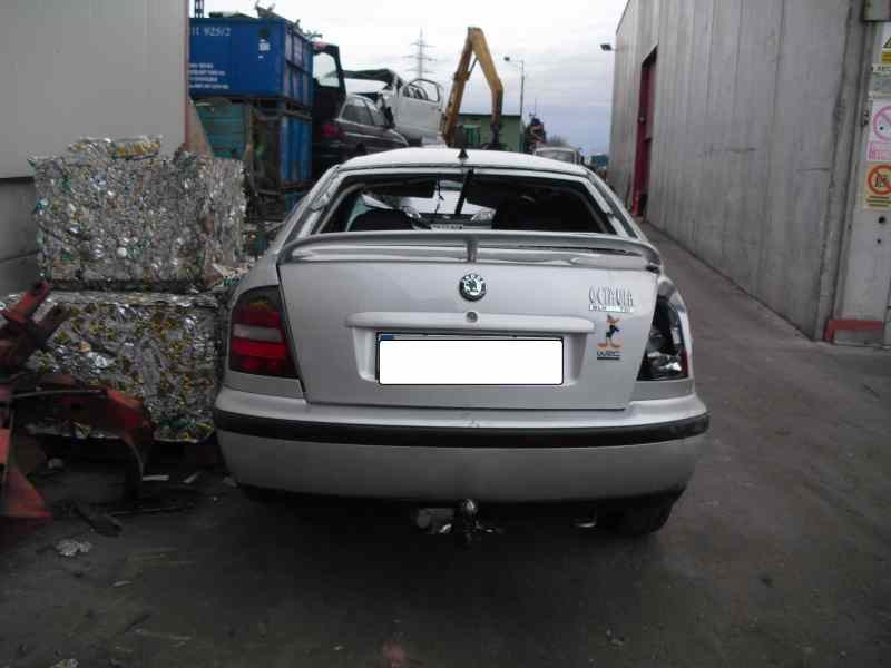 skoda octavia berlina (1u2) del año 1998