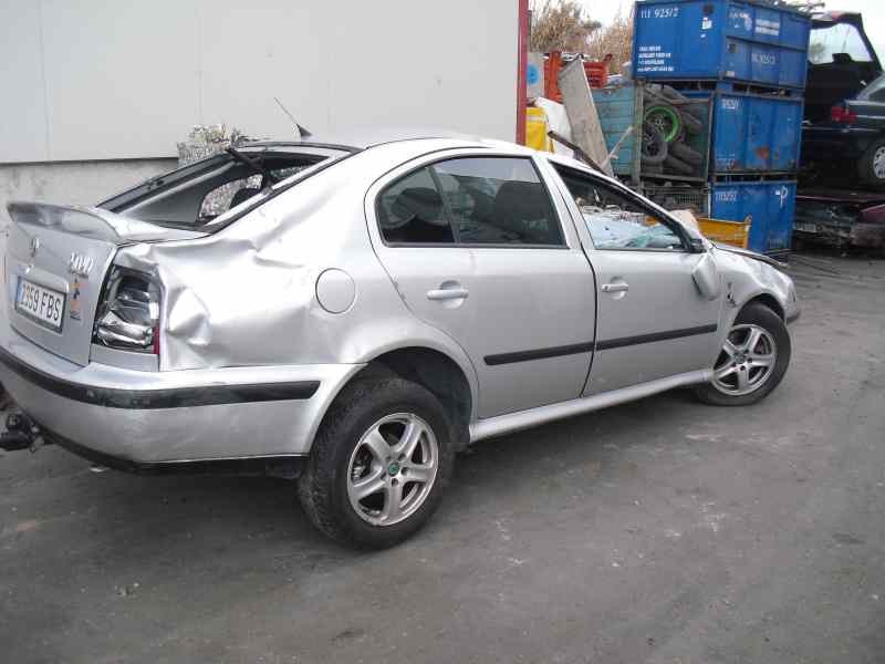 skoda octavia berlina (1u2) del año 1998