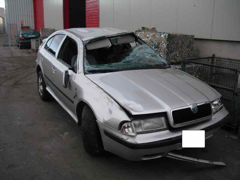 skoda octavia berlina (1u2) del año 1998