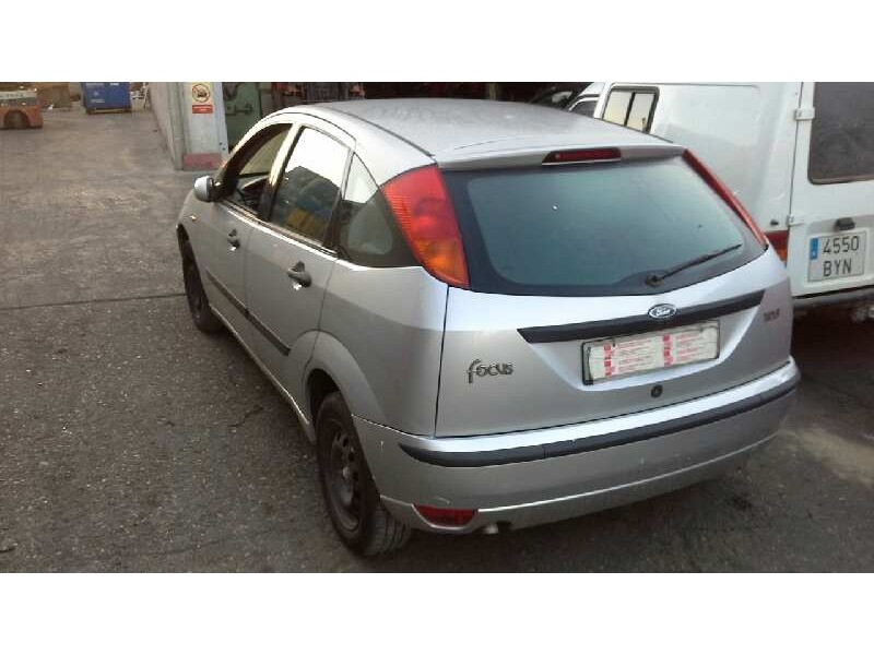 ford focus berlina (cak) del año 2001