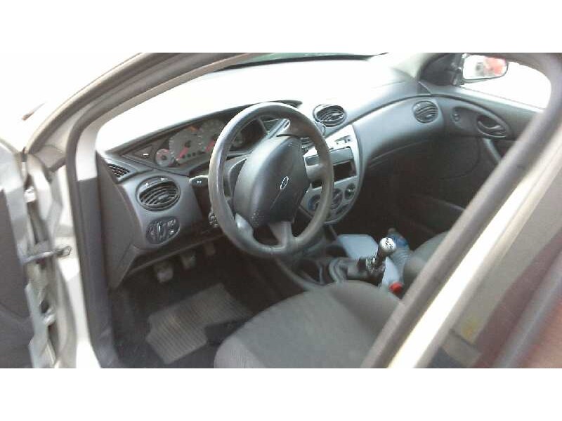 ford focus berlina (cak) del año 2001