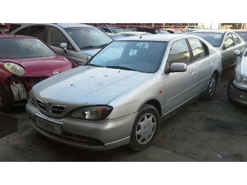 nissan primera berlina (p11) del año 2000