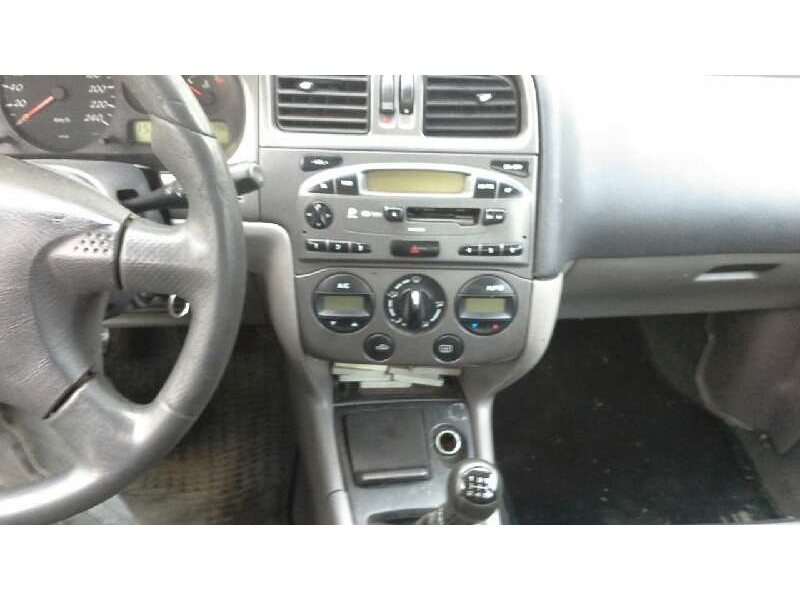 nissan primera berlina (p11) del año 2000