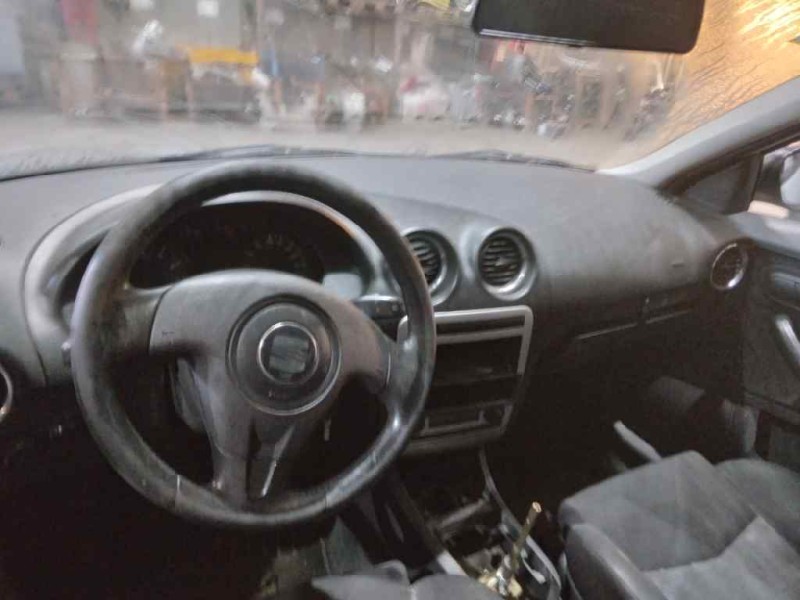 seat ibiza (6l1) del año 2003