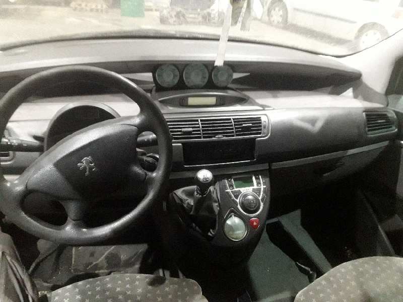 peugeot 807 del año 2004