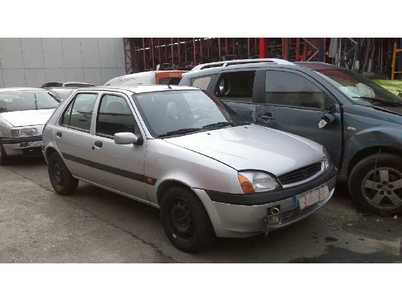 ford fiesta berlina (dx) del año 2001